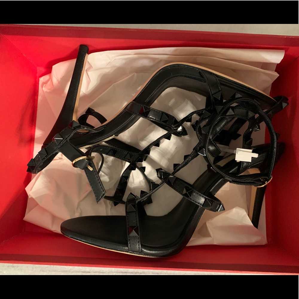 Valentino Black leather Rockstud T Strap Sandals